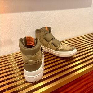 Nike Mens High-Top Sneakers in OliveGreen and White Size 13